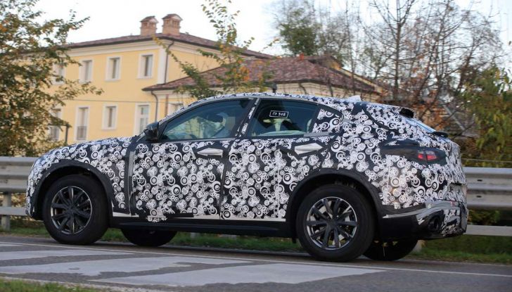 Alfa Romeo Stelvio, ultime immagini spia prima del debutto a Los Angeles - Foto 3 di 11
