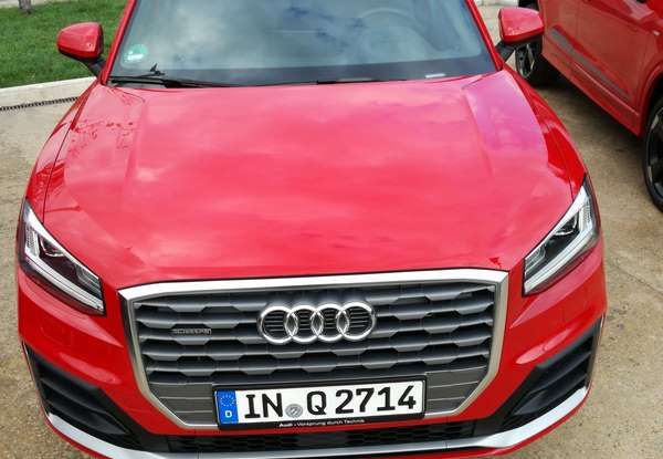 audi q2 prova su strada calandra