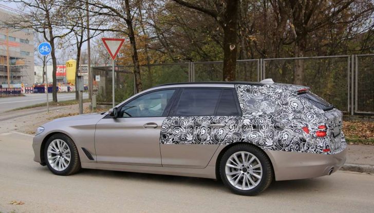 bmw 5 series touring nuove foto spia con minori camuffature 4