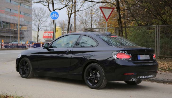 bmw serie 2 coupe foto spia del restyling di meta carriera 13