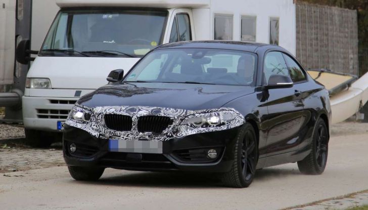 bmw serie 2 coupe foto spia del restyling di meta carriera