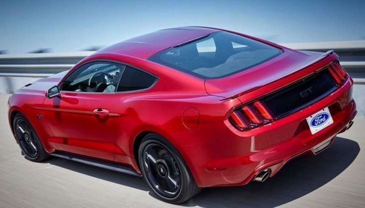 Ford Mustang V8 5.0 per i 97 anni.