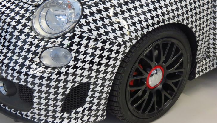 lapo elkann vende la fiat 500 pied de poule e non solo 16