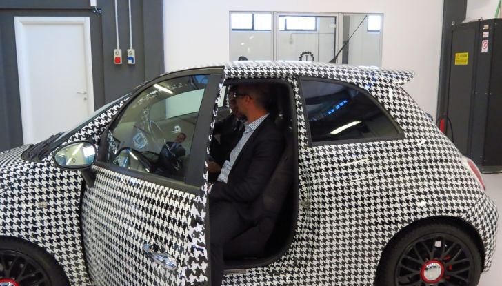 lapo elkann vende la fiat 500 pied de poule e non solo 3