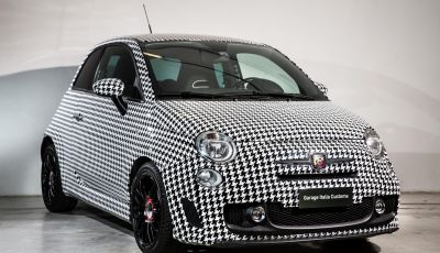 Lapo Elkann vende la Fiat 500 Pied-de-Poule, e non solo