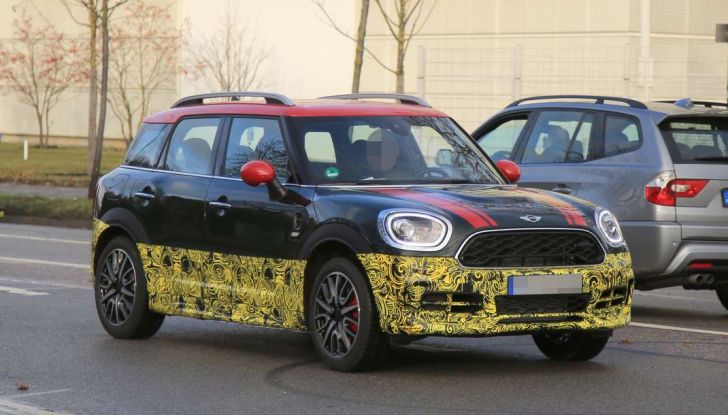 MINI Countryman John Cooper Works, foto spia con meno camuffature - Foto 5 di 7