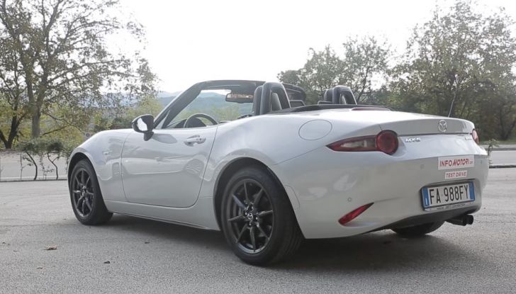 Test Drive Mazda MX-5 1.5 da 131 CV: il divertimento allo scoperto - Foto 8 di 22