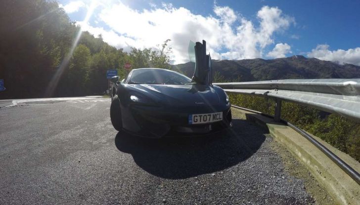 McLaren 570GT prova su strada e prestazioni - Foto 15 di 20