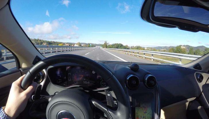 McLaren 570GT prova su strada e prestazioni - Foto 20 di 20