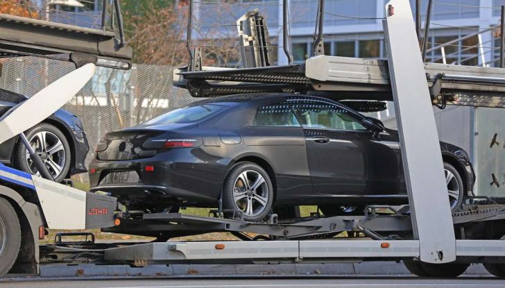 Nuova Mercedes Classe E Coupé, foto spia della versione quasi definitiva - Foto 22 di 22