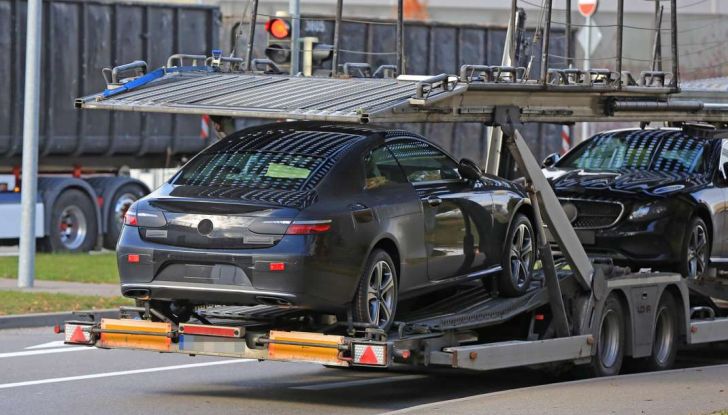 Nuova Mercedes Classe E Coupé, foto spia della versione quasi definitiva - Foto 8 di 22