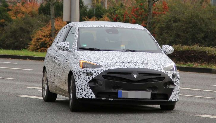 Opel Corsa 5 porte, prime foto spia dei test su strada - Foto 5 di 19