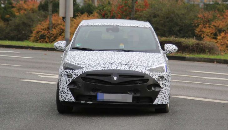 Opel Corsa 5 porte, prime foto spia dei test su strada - Foto 6 di 19