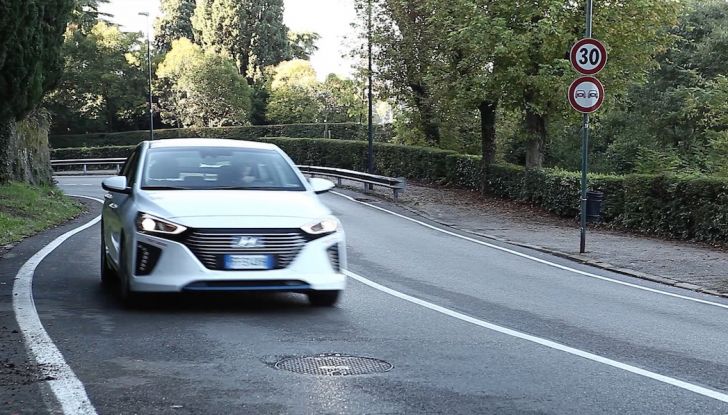Hyundai Ioniq Hybrid 2016: la nostra prova su strada - Foto 3 di 31
