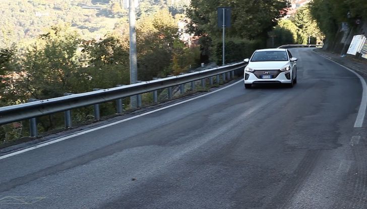 Hyundai Ioniq Hybrid 2016: la nostra prova su strada - Foto 15 di 31