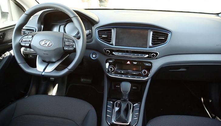 Hyundai Ioniq Hybrid 2016: la nostra prova su strada - Foto 22 di 31