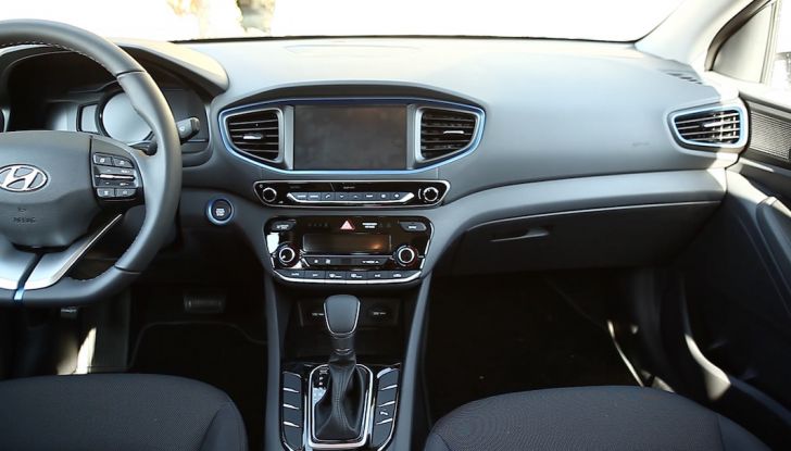 Hyundai Ioniq Hybrid 2016: la nostra prova su strada - Foto 23 di 31