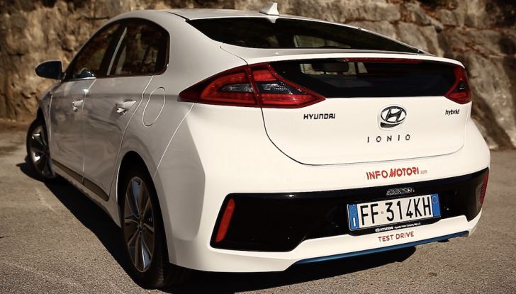 Hyundai Ioniq Hybrid 2016: la nostra prova su strada - Foto 24 di 31