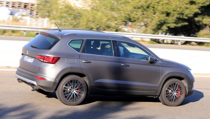 Seat Ateca Cupra, foto spia del SUV sportivo da 290 cavalli - Foto 7 di 10