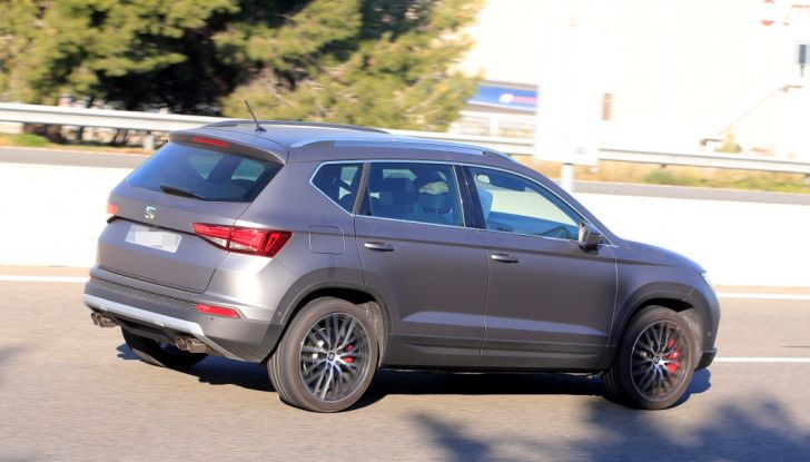 Seat Ateca Cupra, foto spia del SUV sportivo da 290 cavalli - Foto 8 di 10