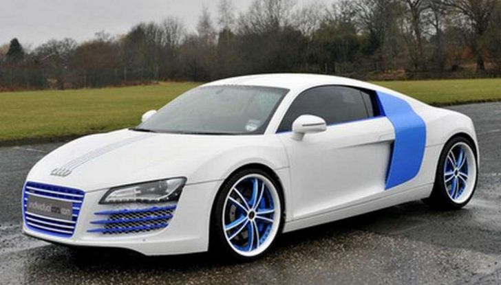 Maurizio Crozza sorpreso da CHI a bordo di una potente Audi R8 V10 Coupè - Foto 9 di 11