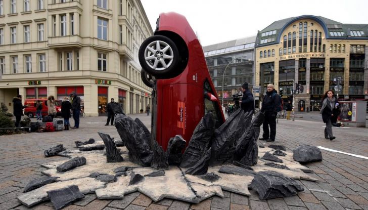 The Grand Tour: arriva in Italia a dicembre, lo spot con Toyota Prius - Foto 1 di 3