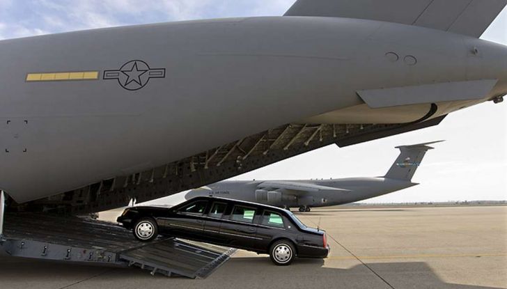Trump vs Clinton: pronta la nuova limousine presidenziale - Foto 2 di 7