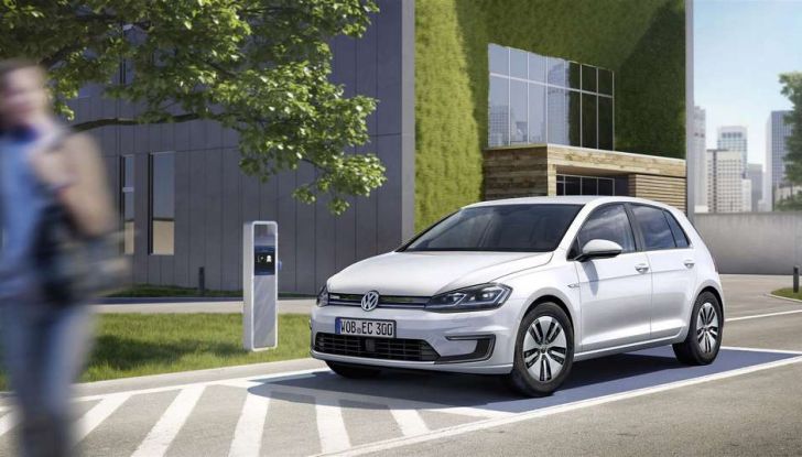 Volkswagen e-Golf 2017, l’elettrica debutta con un’autonomia di 300 km - Foto 3 di 8