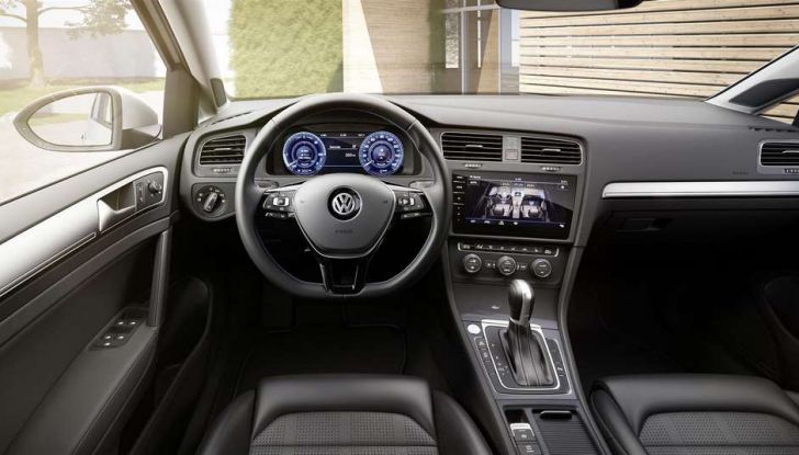Volkswagen e-Golf 2017, l’elettrica debutta con un’autonomia di 300 km - Foto 5 di 8