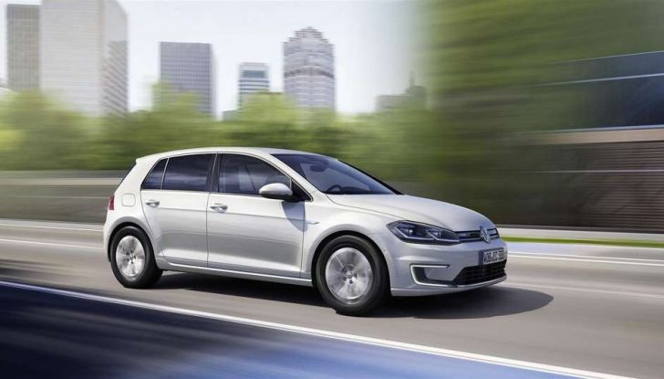 Volkswagen e-Golf 2017, l’elettrica debutta con un’autonomia di 300 km - Foto 8 di 8