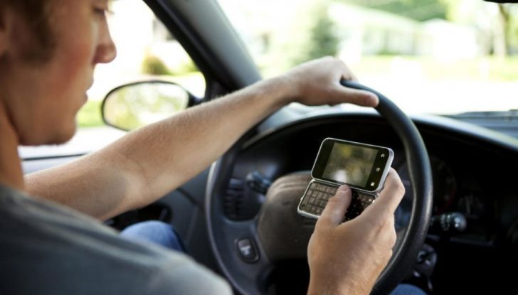 cellulare-alla-guida
