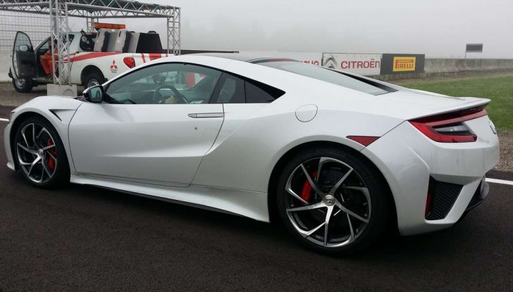 Nuova Honda NSX 2017, laterale posteriore.