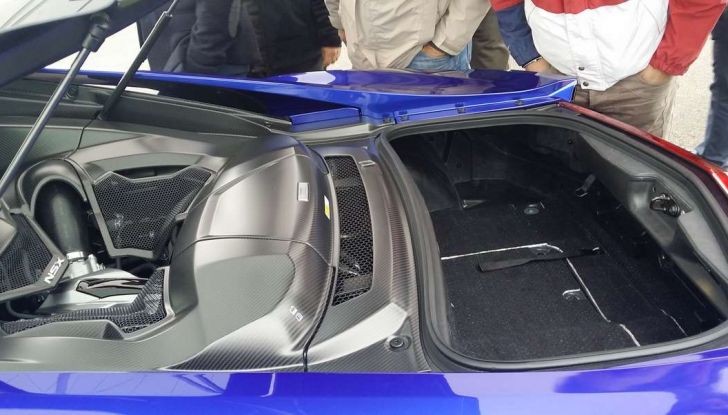 Nuova Honda NSX 2017, apertura cofano.