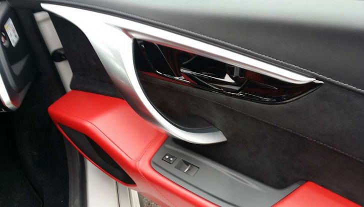 Nuova Honda NSX 2017, porta dall'interno.