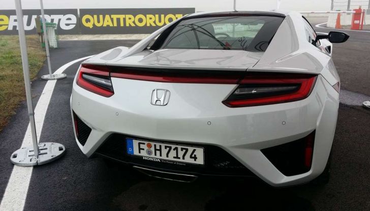 Nuova Honda NSX 2017, supercar, posteriore.