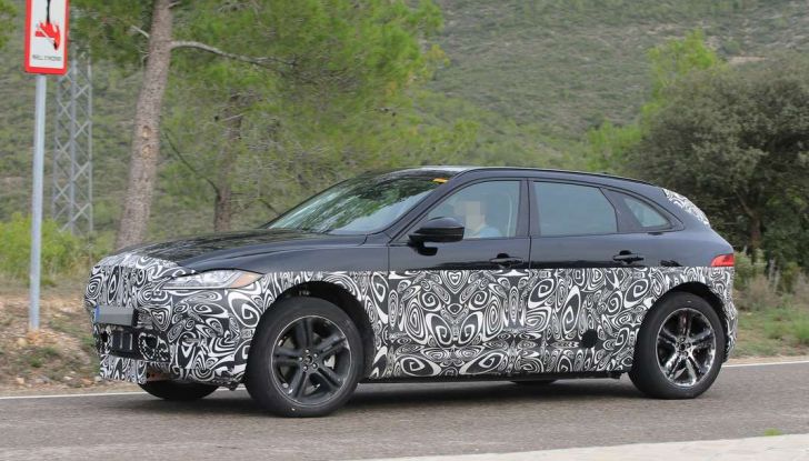 Jaguar I-PACE, prime foto spia del SUV elettrico - Foto 4 di 9