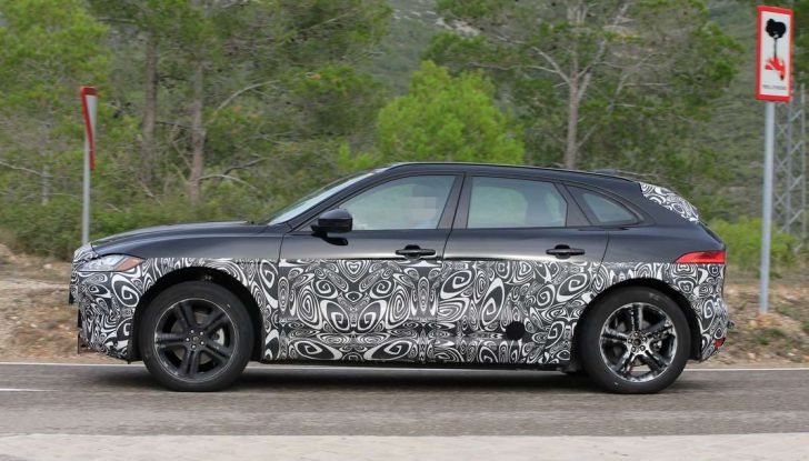 Jaguar I-PACE, prime foto spia del SUV elettrico - Foto 6 di 9