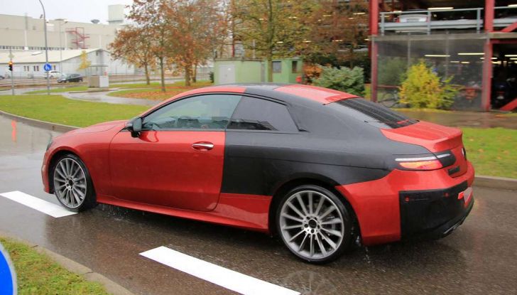 Mercedes Classe E Coupé, prime foto spia della nuova generazione - Foto 2 di 22