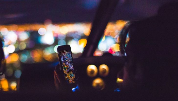 cellulare-alla-guida