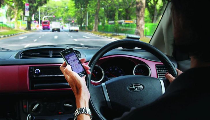 cellulare-alla-guida