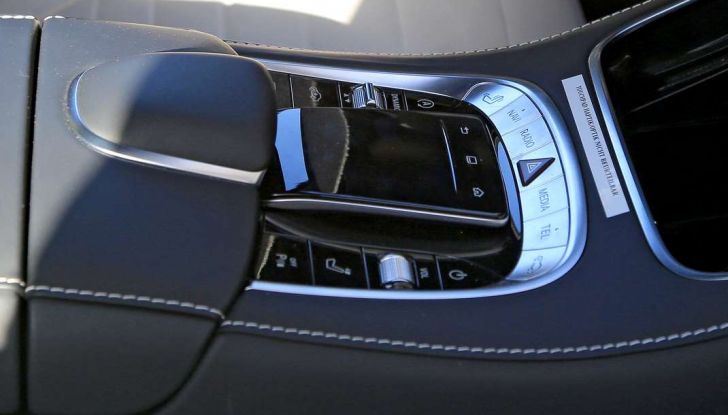 Mercedes Classe S facelift, nuove foto spia con minori camuffature - Foto 8 di 10