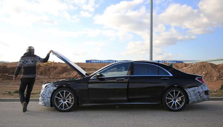 Mercedes Classe S facelift, nuove foto spia con minori camuffature - Foto 3 di 10