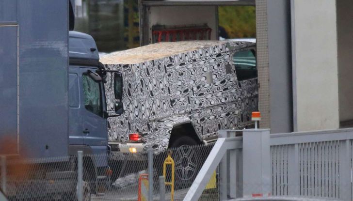 Mercedes G4x4, foto spia della versione con piattaforma allungata - Foto 4 di 4