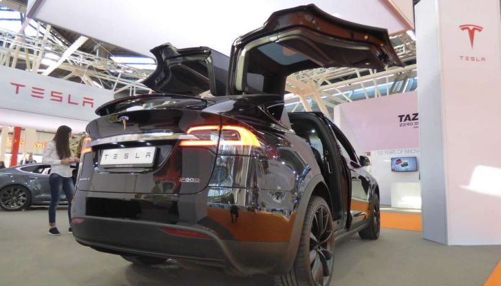 Tesla Model X, il crossover con le ali - Foto 7 di 7