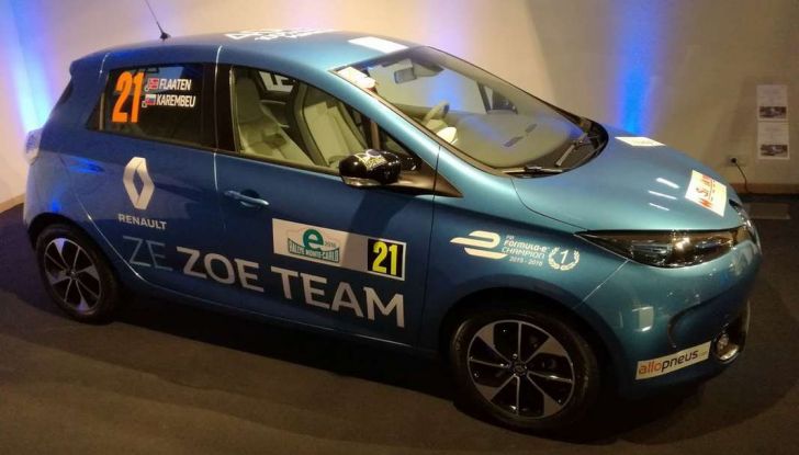 Renault Zoe 40, prova su strada della compatta 100% elettrica - Foto 14 di 15
