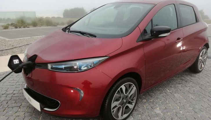 Renault Zoe 40, prova su strada della compatta 100% elettrica - Foto 2 di 15
