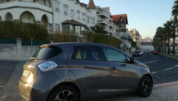 Renault Zoe 40, prova su strada della compatta 100% elettrica - Foto 5 di 15
