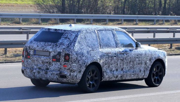 Rolls Royce Cullinan, prime foto spia del SUV di lusso atteso per il 2018 - Foto 10 di 11