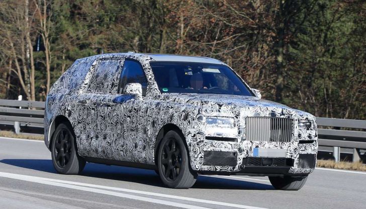 Rolls Royce Cullinan, prime foto spia del SUV di lusso atteso per il 2018 - Foto 3 di 11