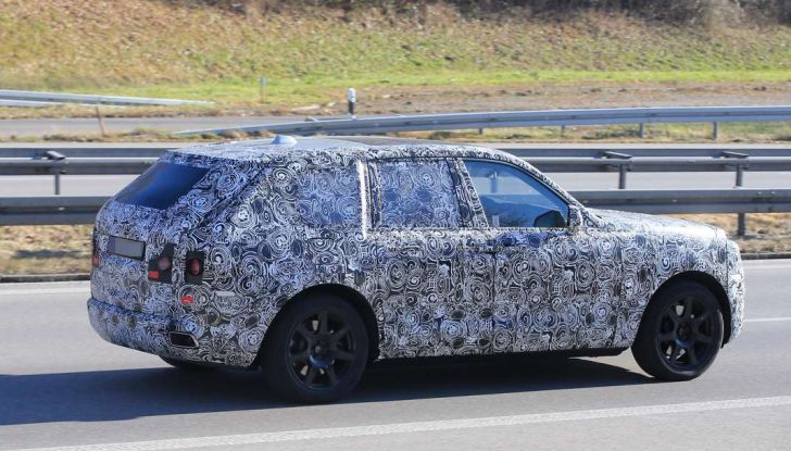Rolls Royce Cullinan, prime foto spia del SUV di lusso atteso per il 2018 - Foto 8 di 11